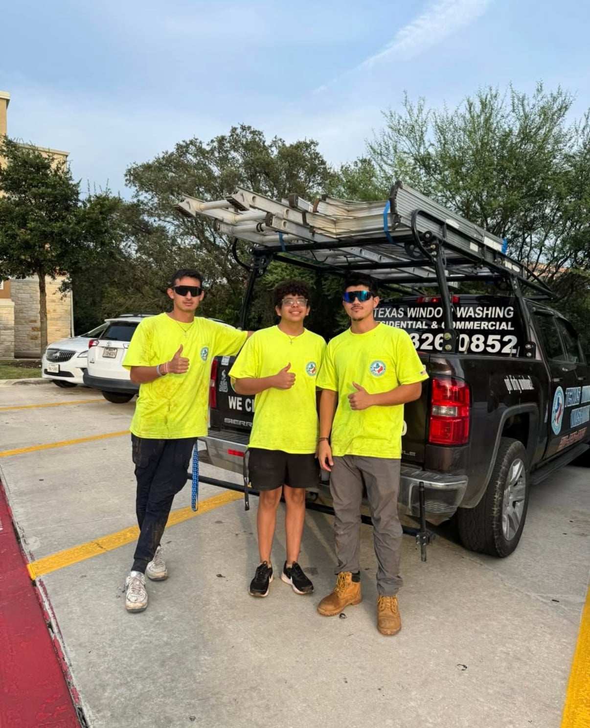 Texas Window Washing team member hand-washing windows on a San Antonio home